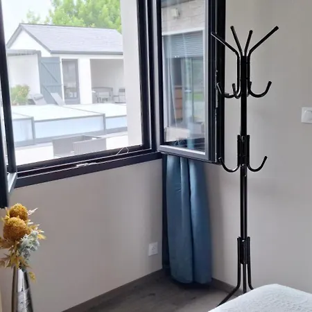 D'hotes Les Hirondelles فندق مبيت وإفطار *