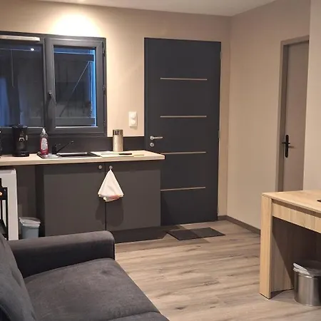 D'hotes Les Hirondelles فندق مبيت وإفطار *