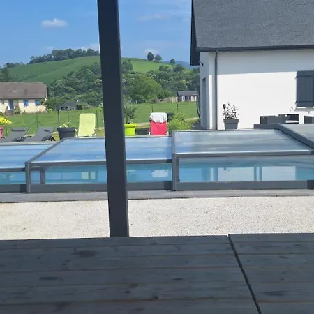 D'hotes Les Hirondelles Bed and breakfast